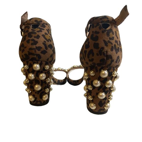 Stuart Weitzman Morepearls Leopard sandal Pearl embellishments Size  5.5 - Picture 4 of 7